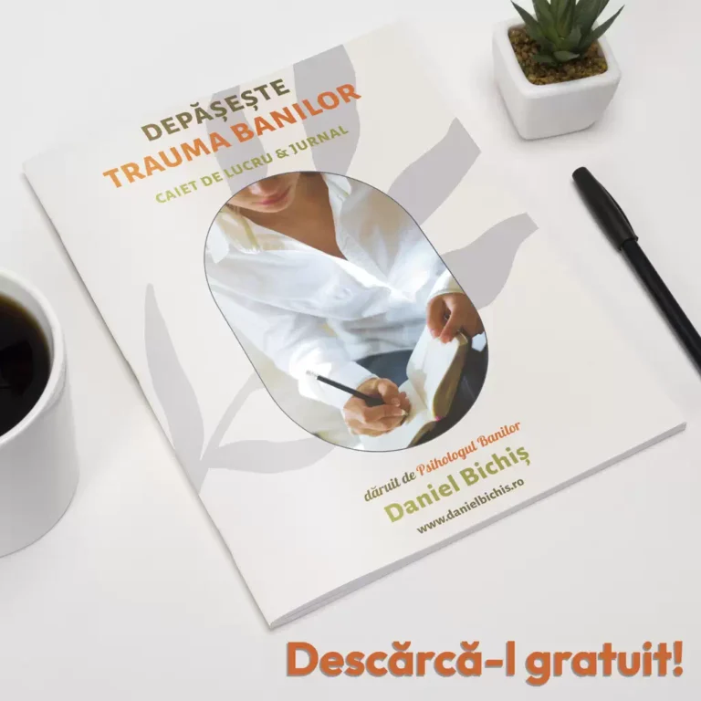 Caiet de lucru & Jurnal de Daniel Bichiş, aflate pe birou, cu cană de cafea şi pix